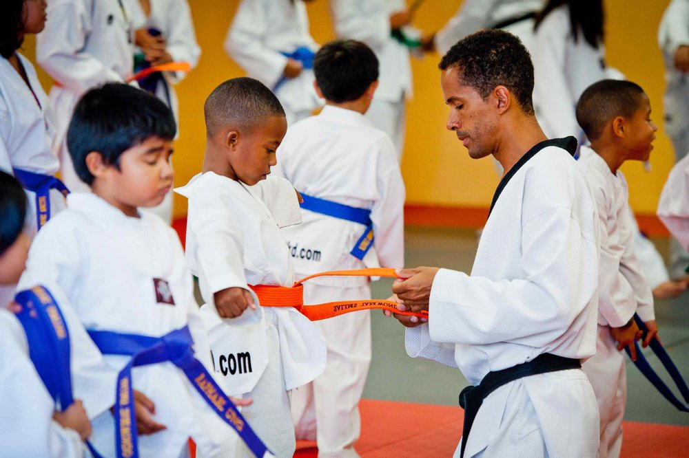 master-salim-taekwondo-belt-ceremony-children