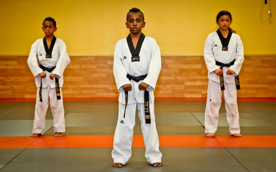 salims-taekwondo-center-students-joonbi-pose